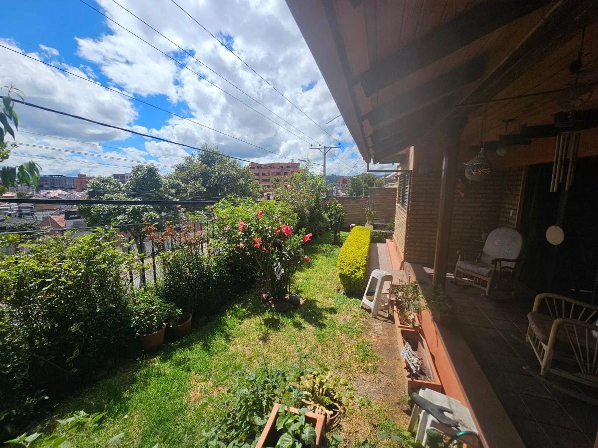 Vendo Casa con Jardin y Vista en Av 10 de Agosto - Alta Plusvalia Cuenca - Cerca Al Centro Históric, Azuay — imagen 4