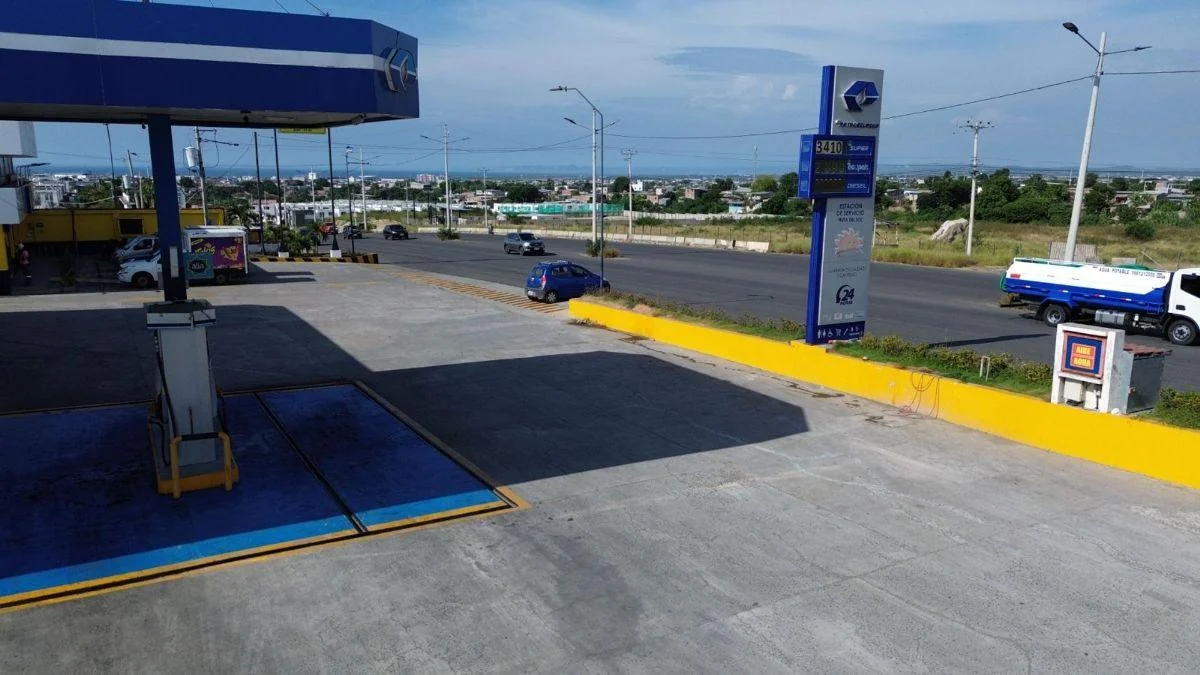 Venta de Gasolinera Operativa o Estación de Servicios Ruta del Sol Circumbalacion Manta, Manabí — imagen 4