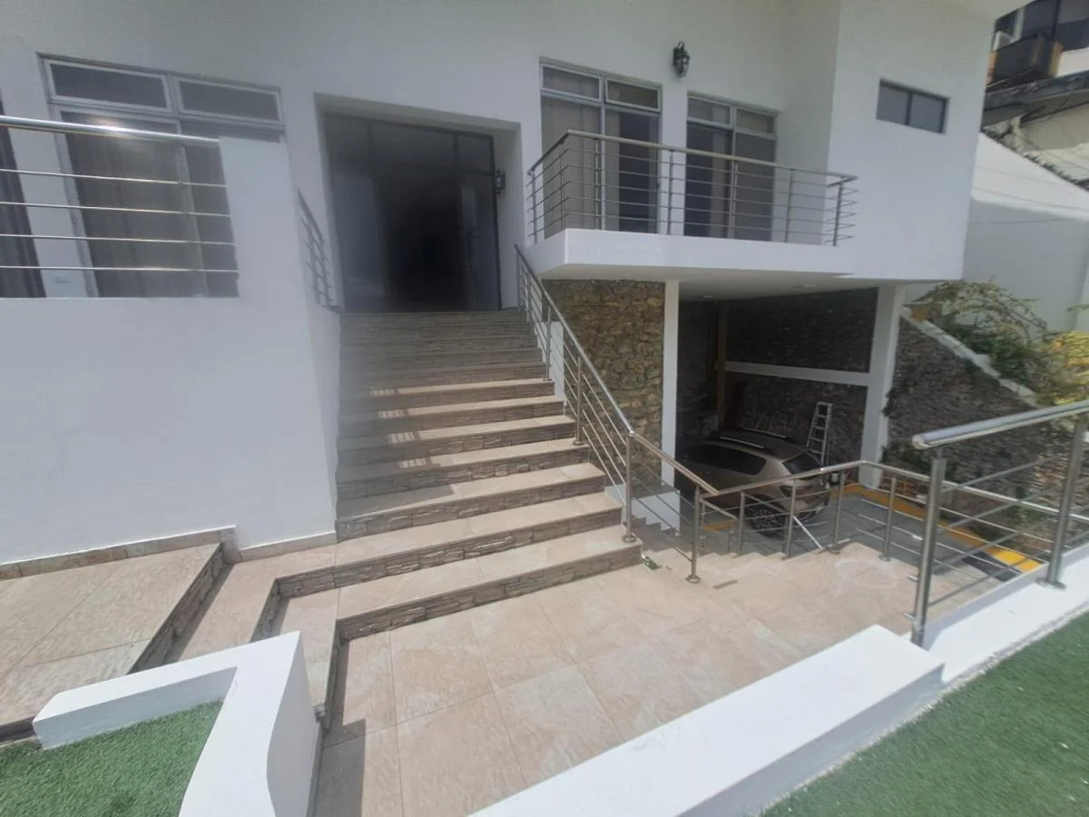 Venta de Casa en Urdesa Ideal Para Vivienda U Oficina, Guayas — imagen 4