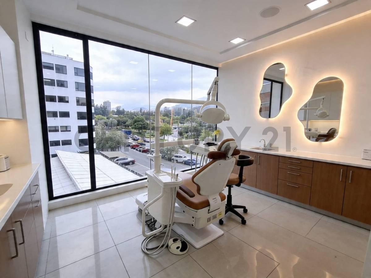 En Venta Amplia Oficina De135 m², 3 Parqueaderos en La Carolina en Lashyris Vista — imagen 3