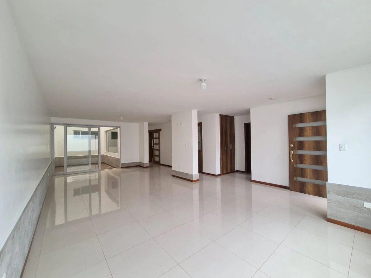 Propiedad con 2 Departamentos y Suite en Venta en Locoa, Latacunga, Cotopaxi — imagen 5