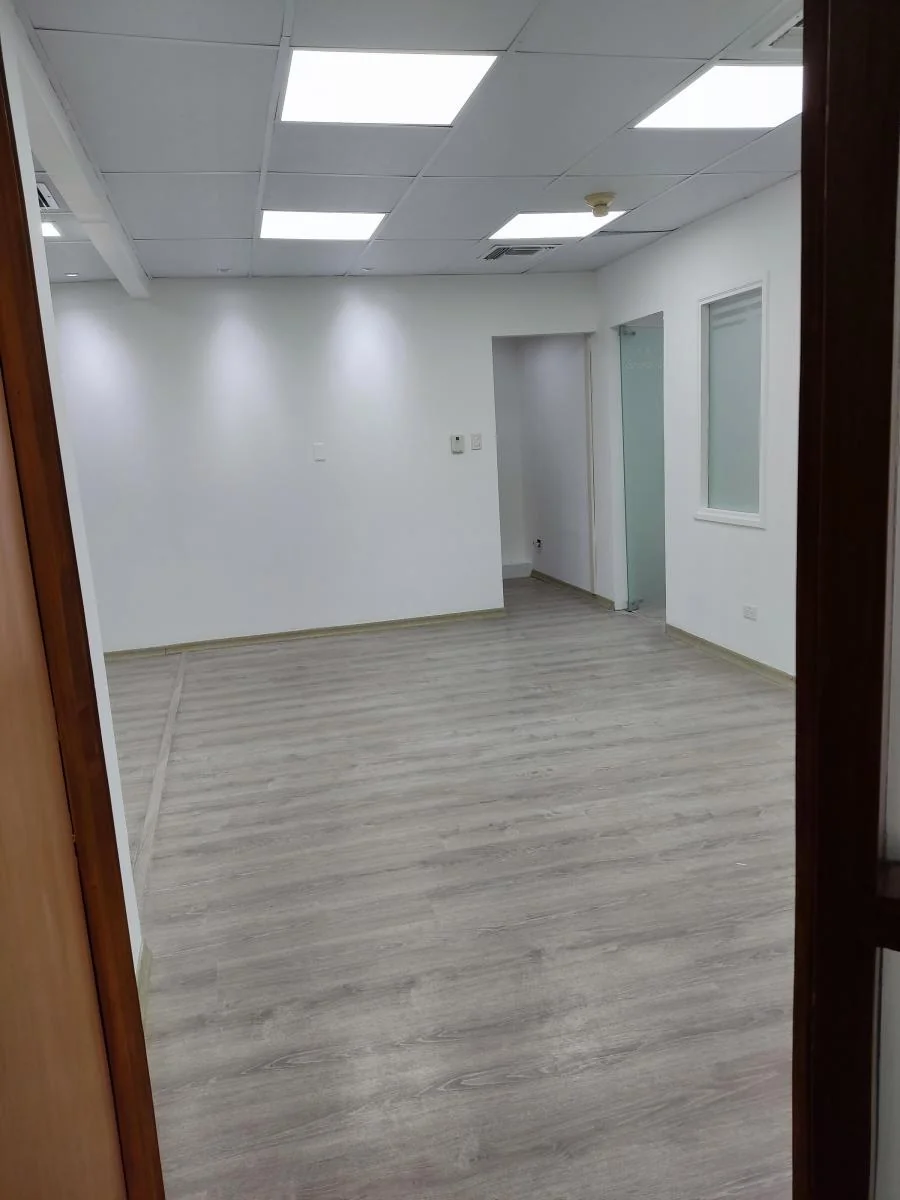 Venta Oficina Remodelada en El Edificio Equilibrium (Frente Mall del Sol), Guayas — imagen 5