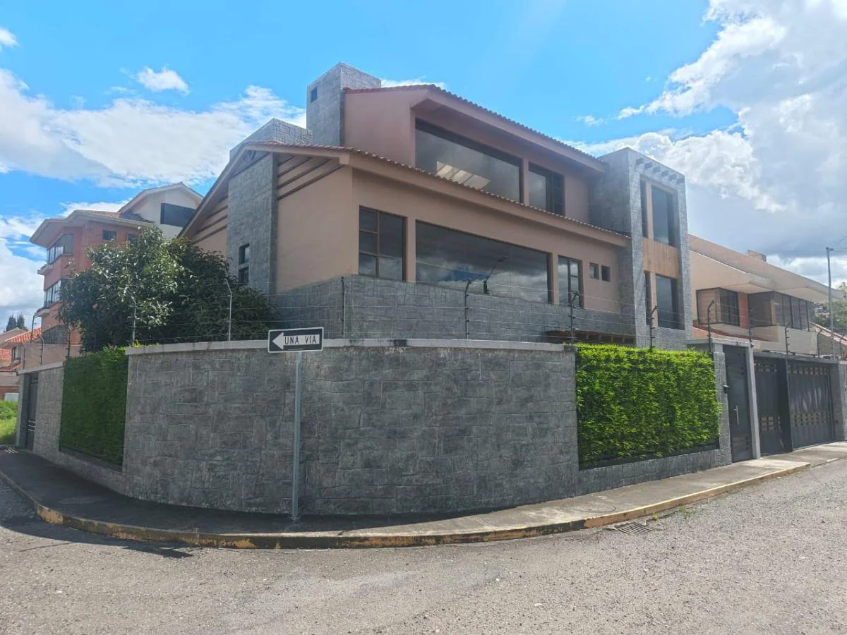 Hermosa Casa de Lujo en La Ciudadela de Los Ingenieros, Azuay — imagen 5