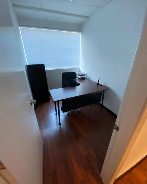 Preciosa Oficina en El Quito Tenis 400 Renta 160.000 Venta! — imagen 5