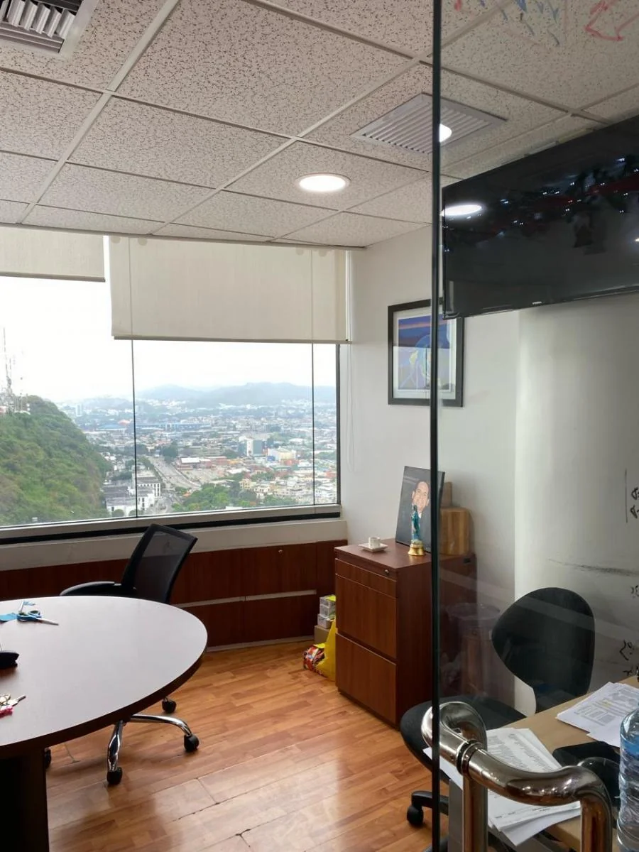 En Venta, Hermosa Oficina, Edificio The Point, Puerto Santa Ana, Guayas — imagen 4