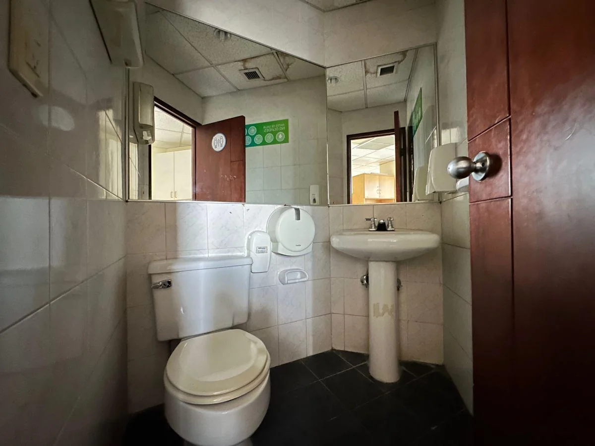 Vendo Oficina Amoblada 75 m² Edificio World Trade Center Gye, Guayas — imagen 4