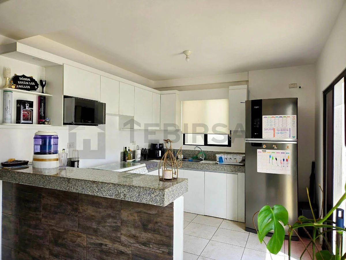 Casa en Venta de 3 Dorm. con Amplio Patio Cerca Al Club - Urbanización La Joya Etapa Granate, Guayas — imagen 4