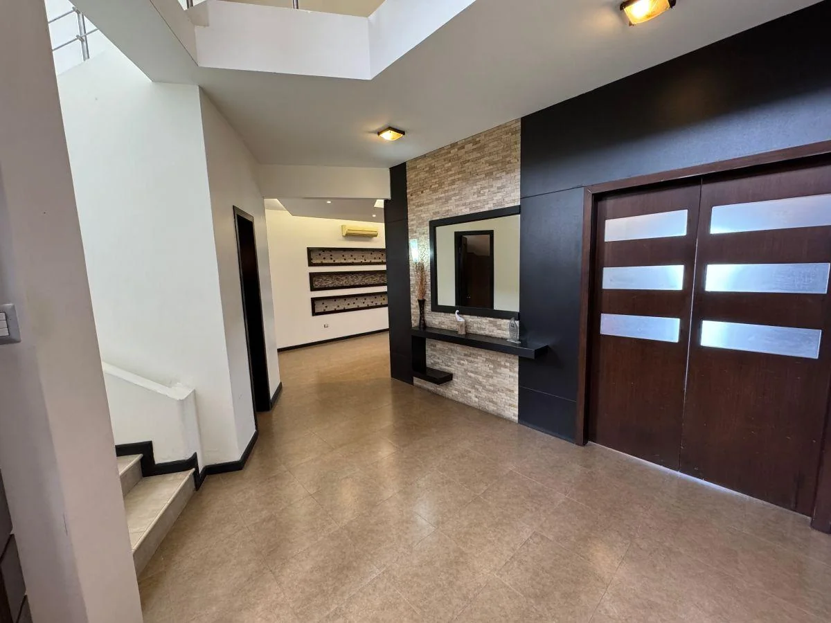 Se Vende Casa de 5 Dorm. en Urb. Aquamarina con Piscina, Samborondón. Guayas — imagen 3