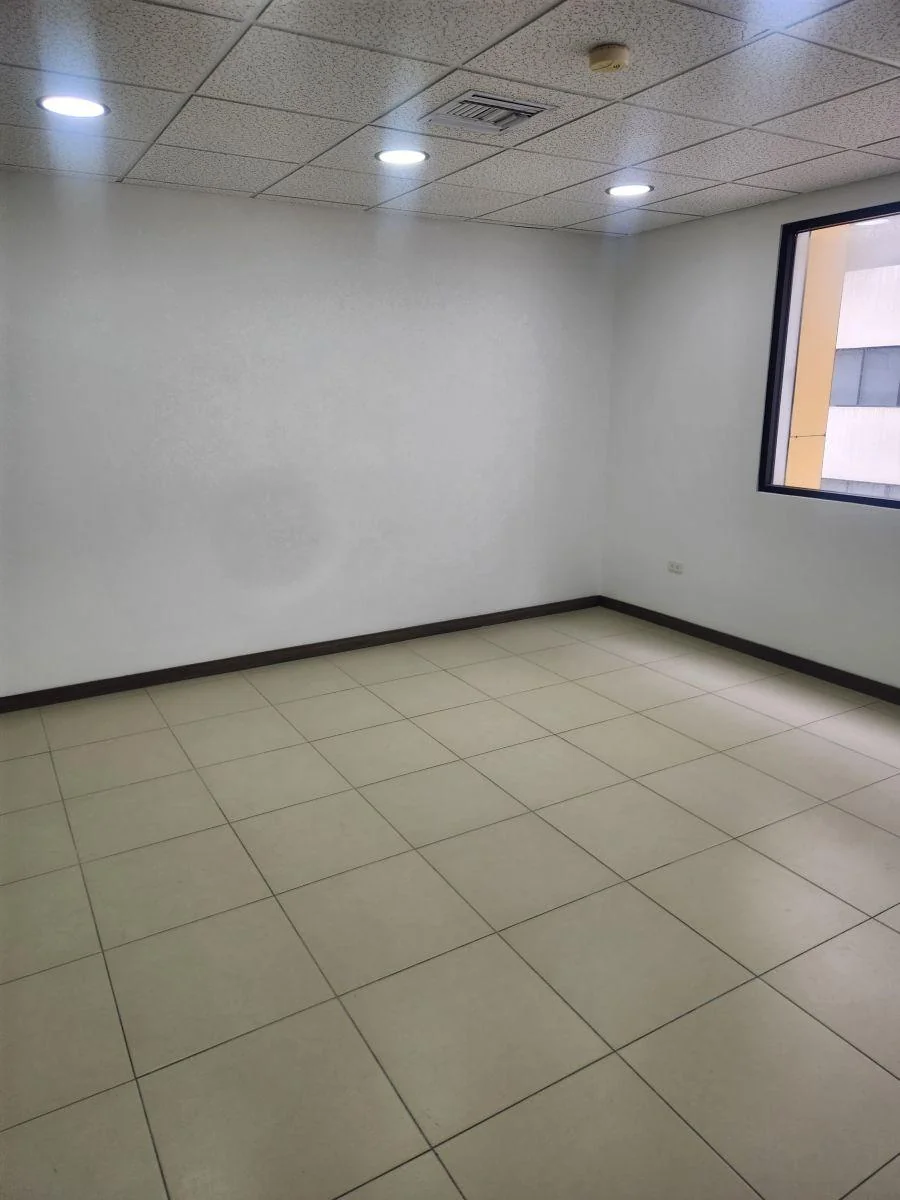 Oficina Comercial de 64 m² en Venta en Edificio Emporium en Puerto Santa Ana, Guayas — imagen 5