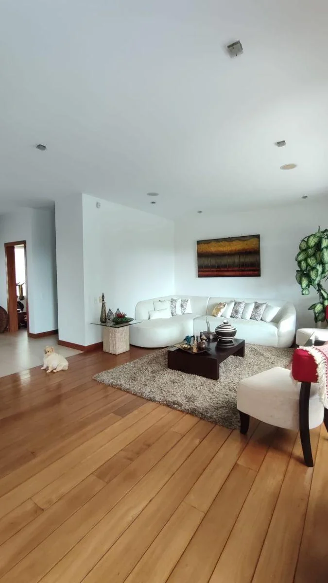 Cerca Al Nuevo Hospital Metropolitano Vendo de Oportunidad Moderna Casa — imagen 4