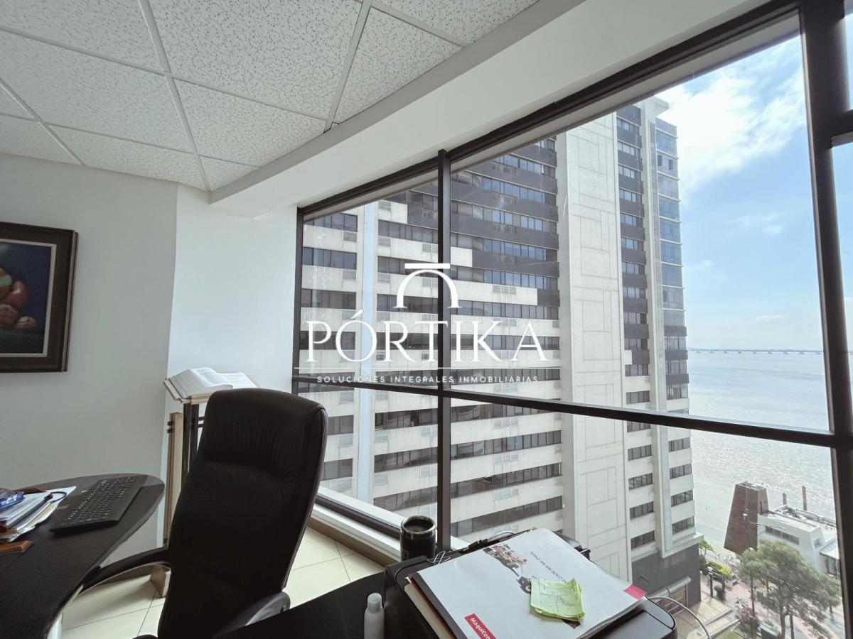 Venta de Oficina Vista Al Rio - Edificio Emporium - Puerto Santa Ana, Guayas — imagen 4