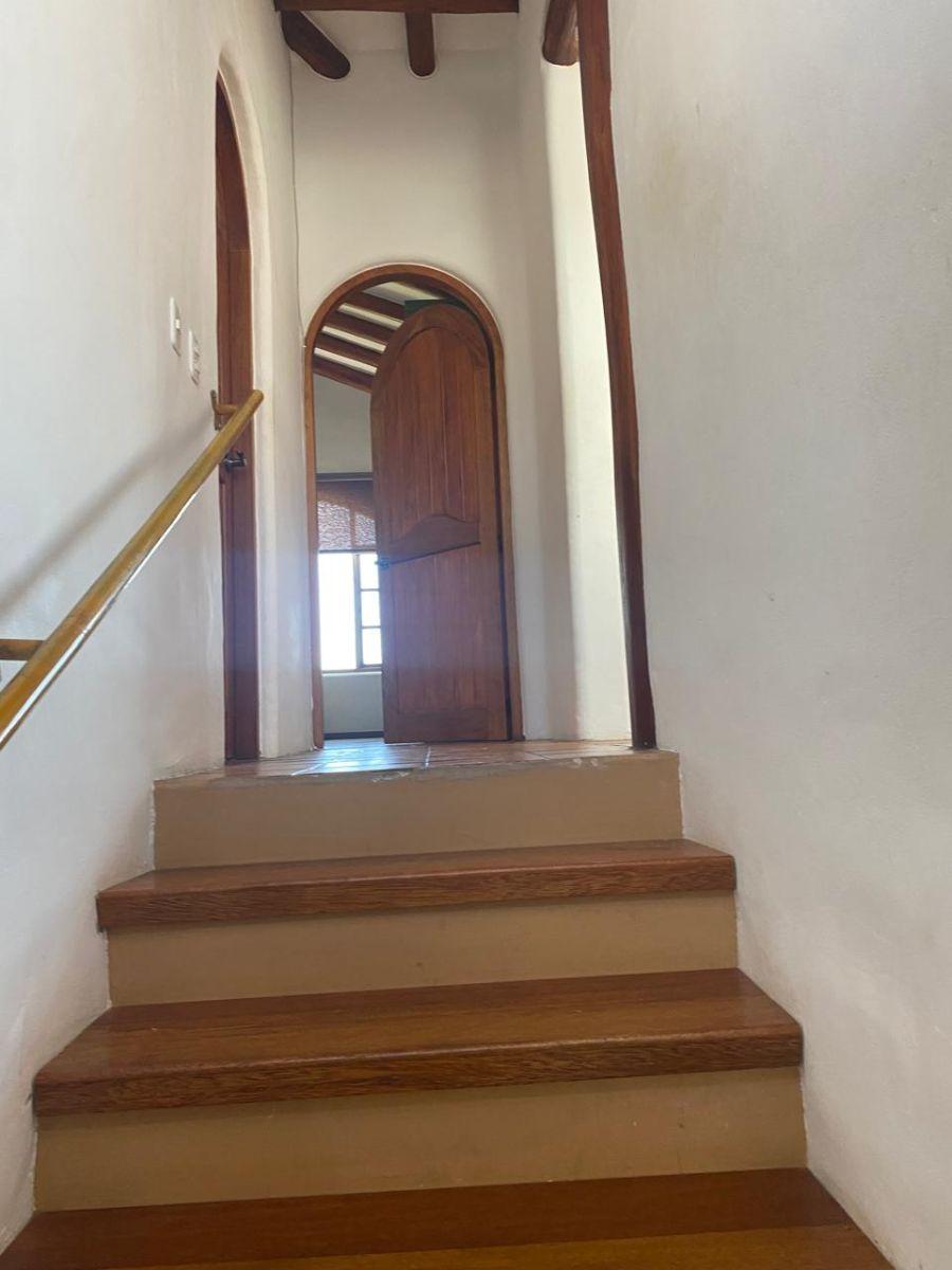 Linda y Amplia Casa con Hermosos Ambientes Estilo Rustico — imagen 3