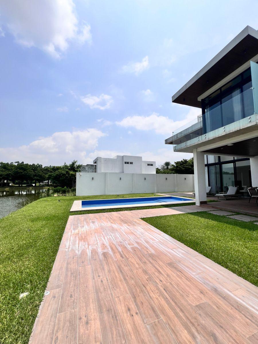 En Venta Preciosa Casa Vista Al Lago - Blue Bay - Isla Mocoli, Km. 6.5 Samborondon - 550 m², Guayas — imagen 10