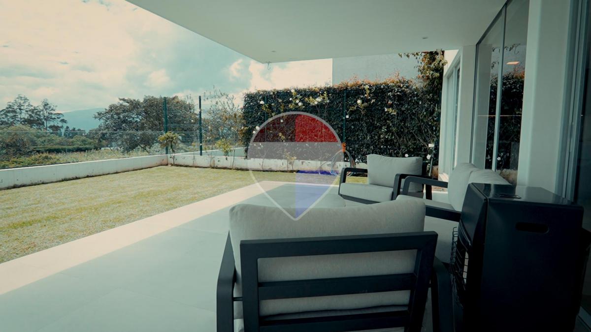 Casa de 3 Habitaciones con 425 m² en Venta en Nayón — imagen 4