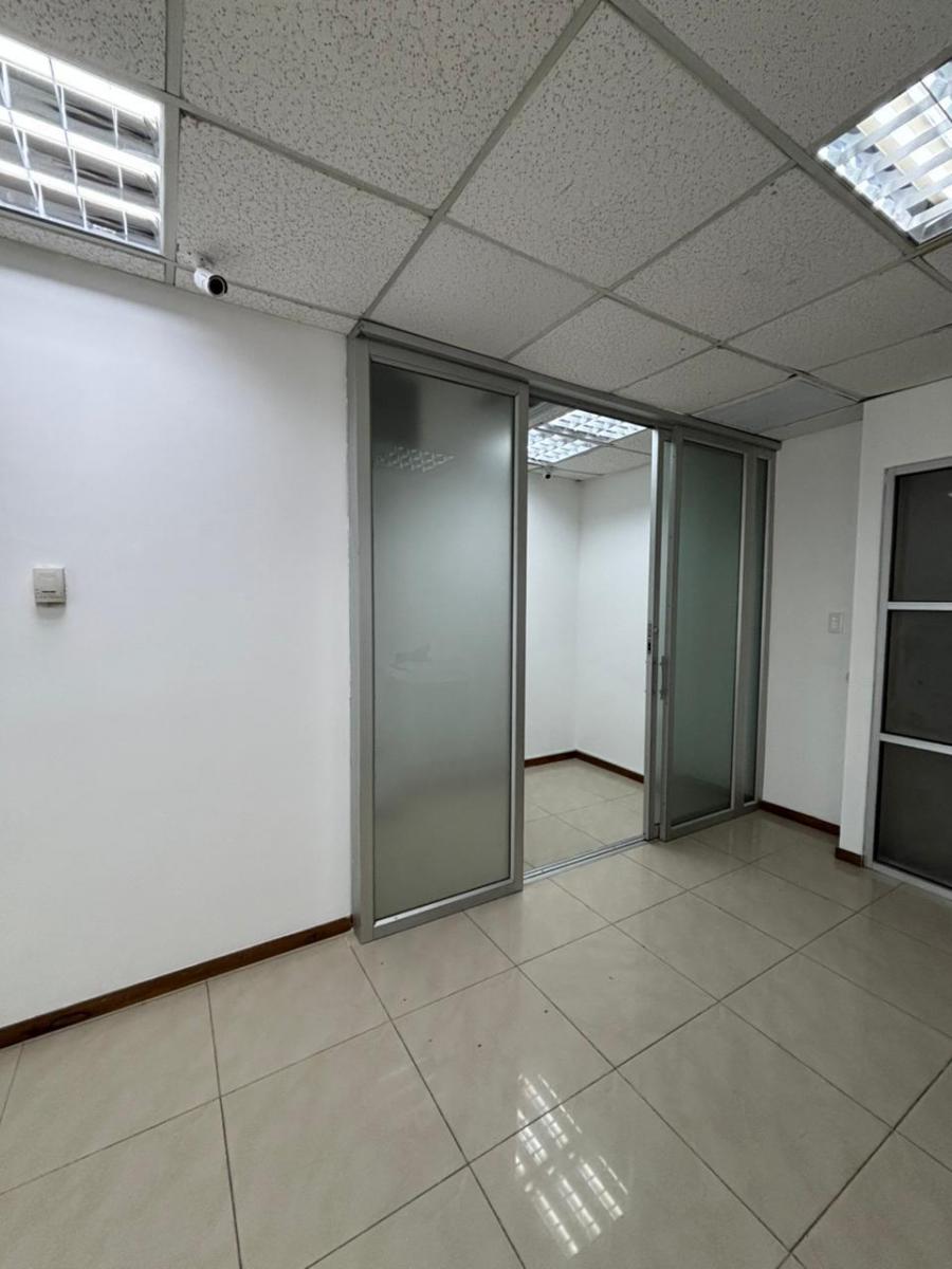Venta Oficina Trade Building Sin Parqueo Cerca Al Mall del Sol, Guayas — imagen 4