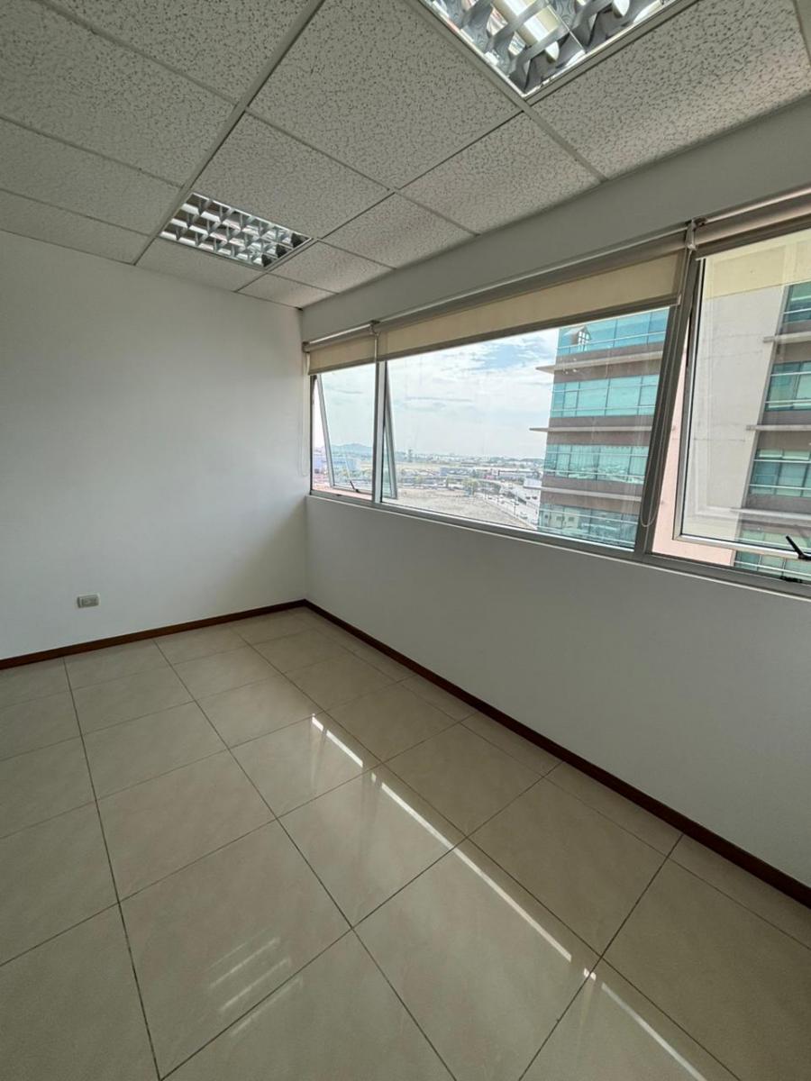 Venta Oficina Trade Building Sin Parqueo Cerca Al Mall del Sol, Guayas — imagen 3