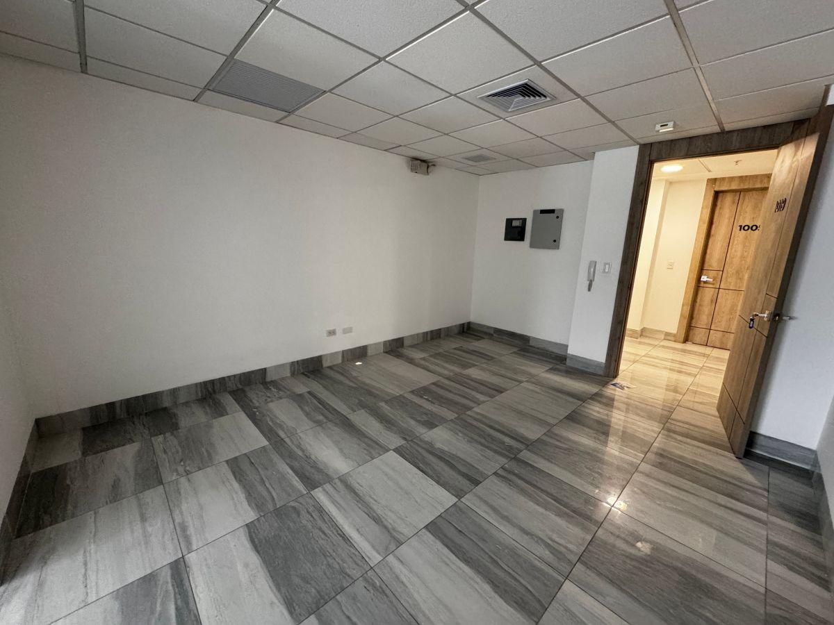 Venta de Oficina en El Ed. Platinium II Av León Febres Cordero, Guayas — imagen 5