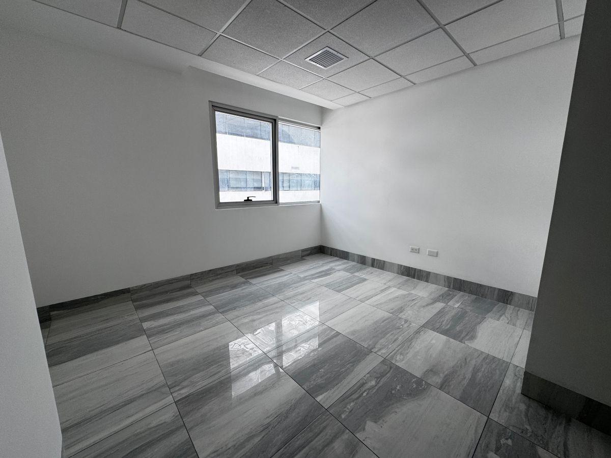Venta de Oficina en El Ed. Platinium II Av León Febres Cordero, Guayas — imagen 4