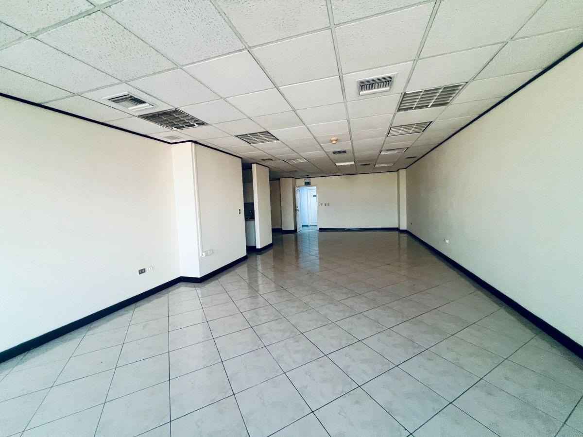 Vendo o Alquilo Oficina Executive Center, Guayas — imagen 3