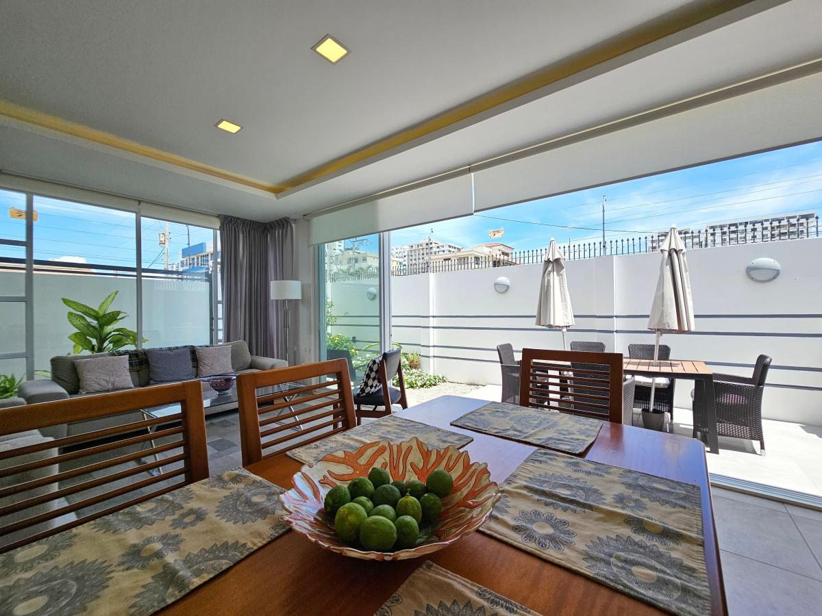 Vendo Espectacular Casa de 2 Pisos en Chipipe a 3 Cuadras del Malecon — imagen 4
