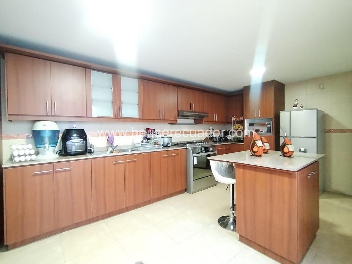 Casa en Venta en Santa Lucía con 4 Dorm., Seguridad, Terraza, Jacuzzi — imagen 4