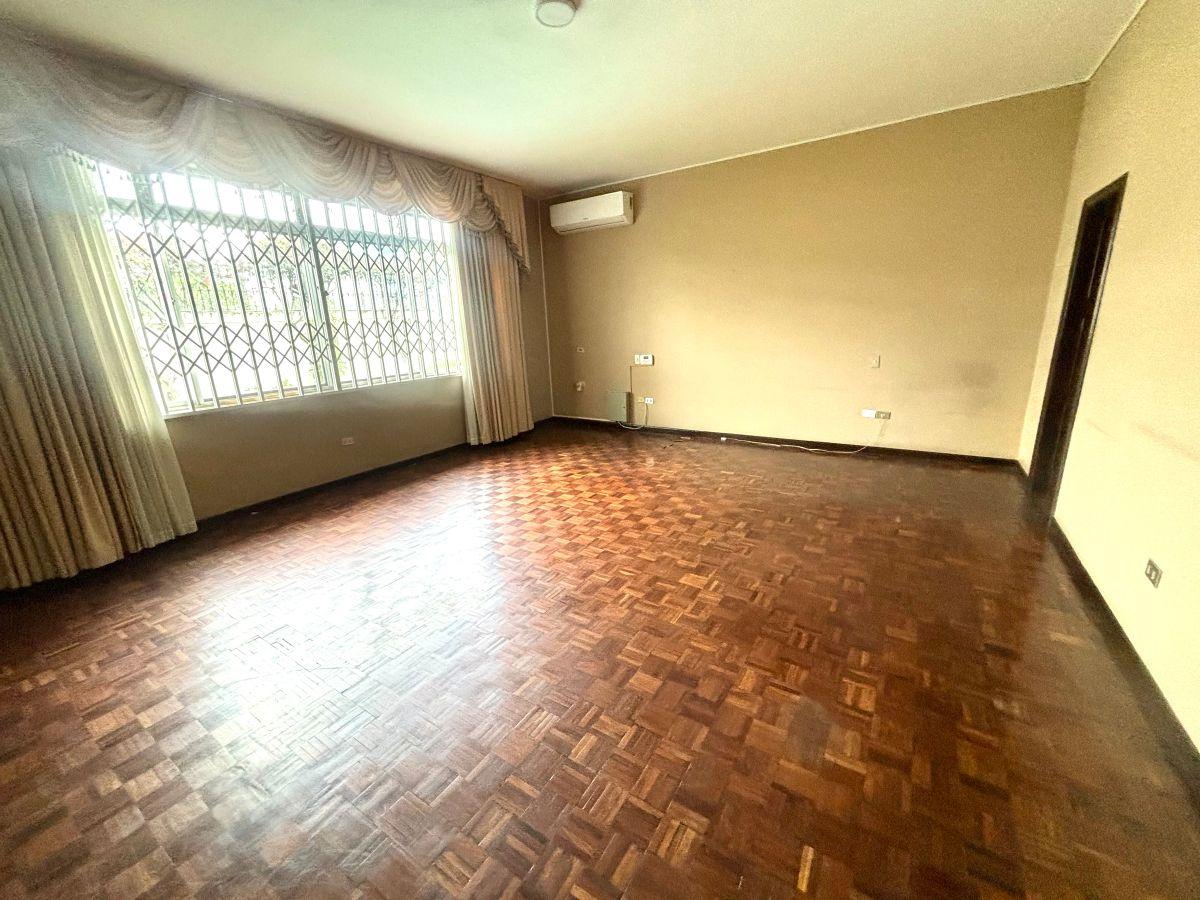 Vendo Urdesa Propiedad - Villa un Solo Piso, Uso de Suelo Comercial y Residencial (Zarc - 2) Excelente, Guayas — imagen 3