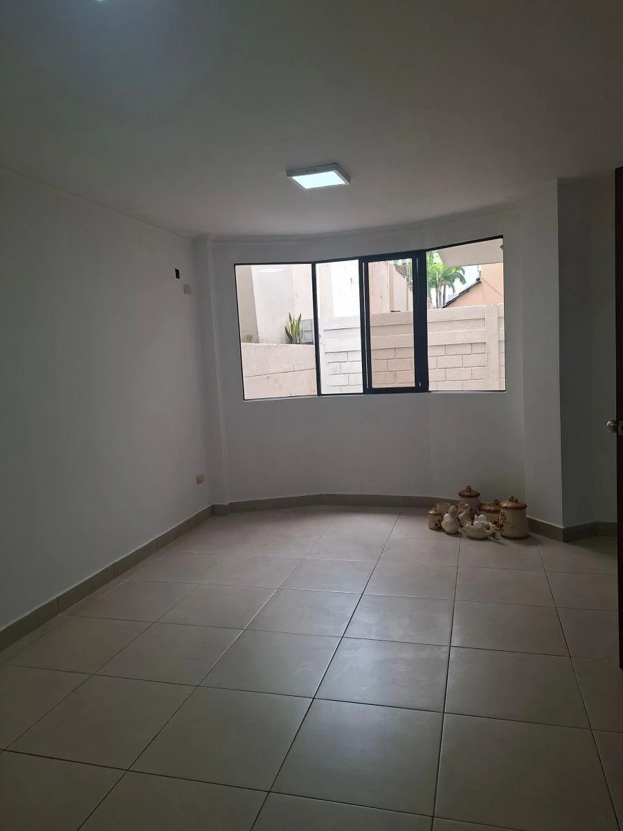 Casa de 250 m² con 4 Dorm. en Venta en Vía a La Costa Precio de Oportunidad. Guayas — imagen 5