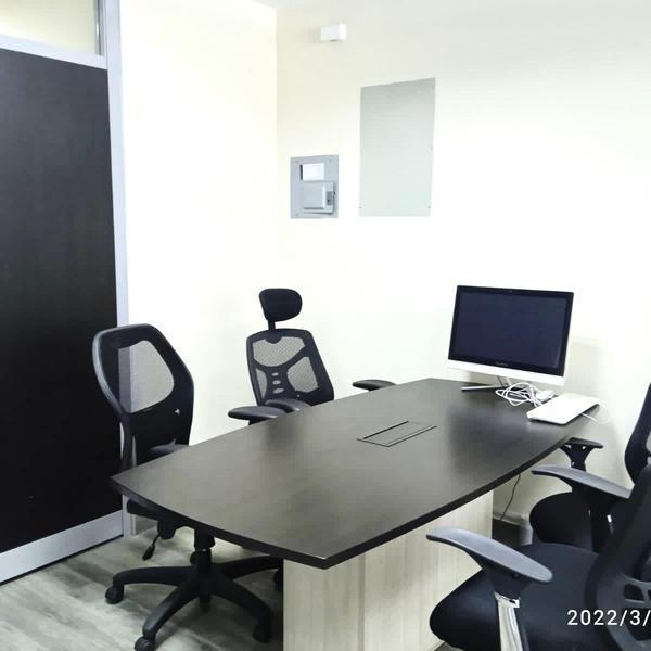 Amplia Oficina de Venta Ubicada en La Av Diego de Almagro — imagen 8