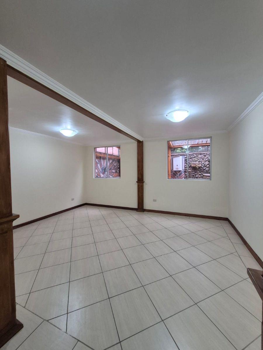Sangolquí Vendo Amplia Casa en Conjunto — imagen 3