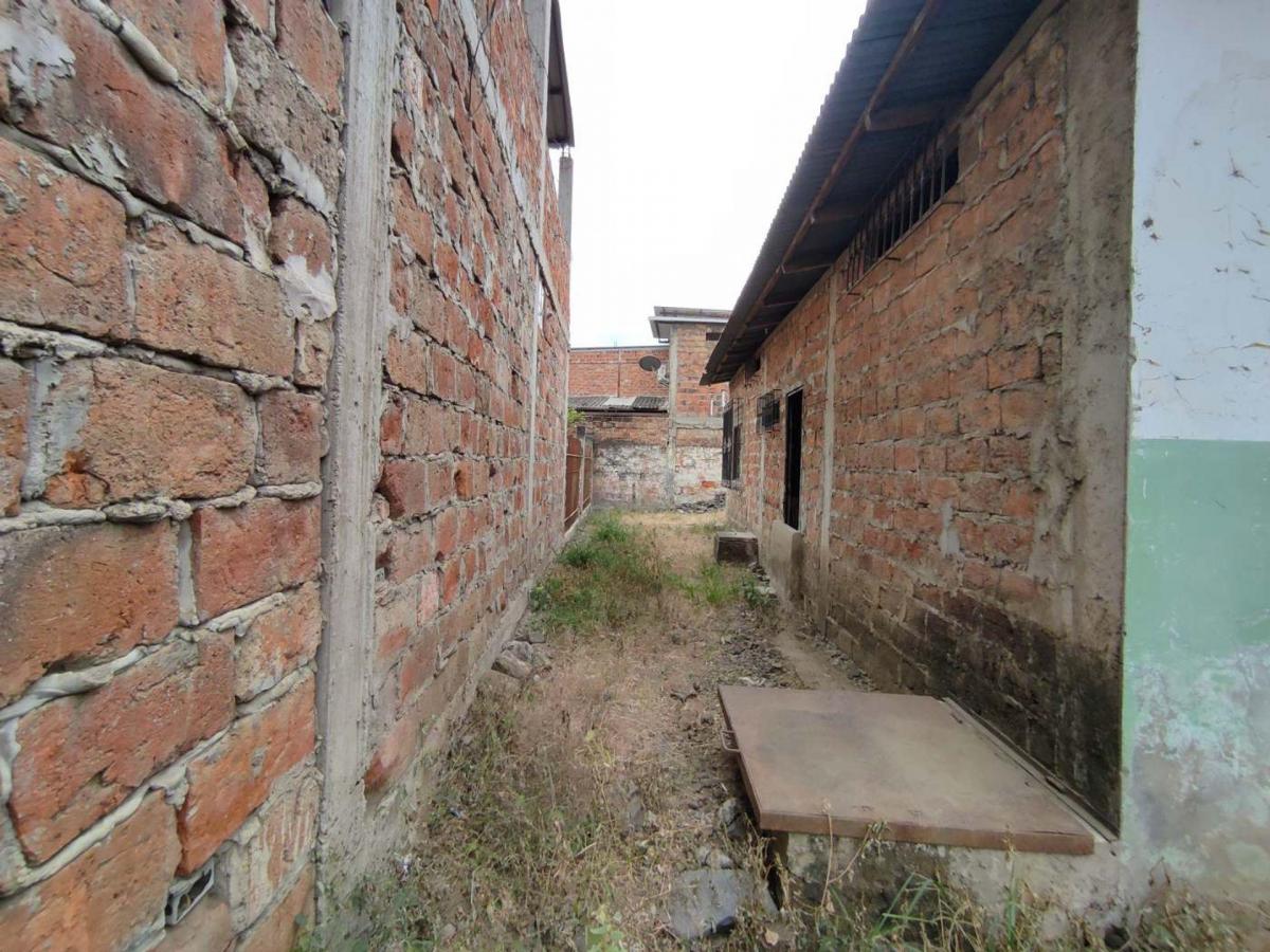 Terreno Comercial Esquinero de Venta en Portoviejo, Manabí — imagen 4