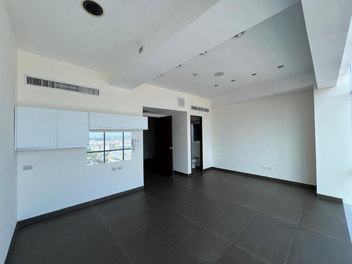 Venta Oficina Moderna en El Edificio Blue Towers, Guayas — imagen 4