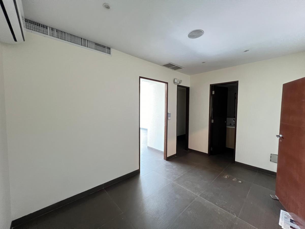 Venta Oficina Moderna en El Edificio Blue Towers, Guayas — imagen 3