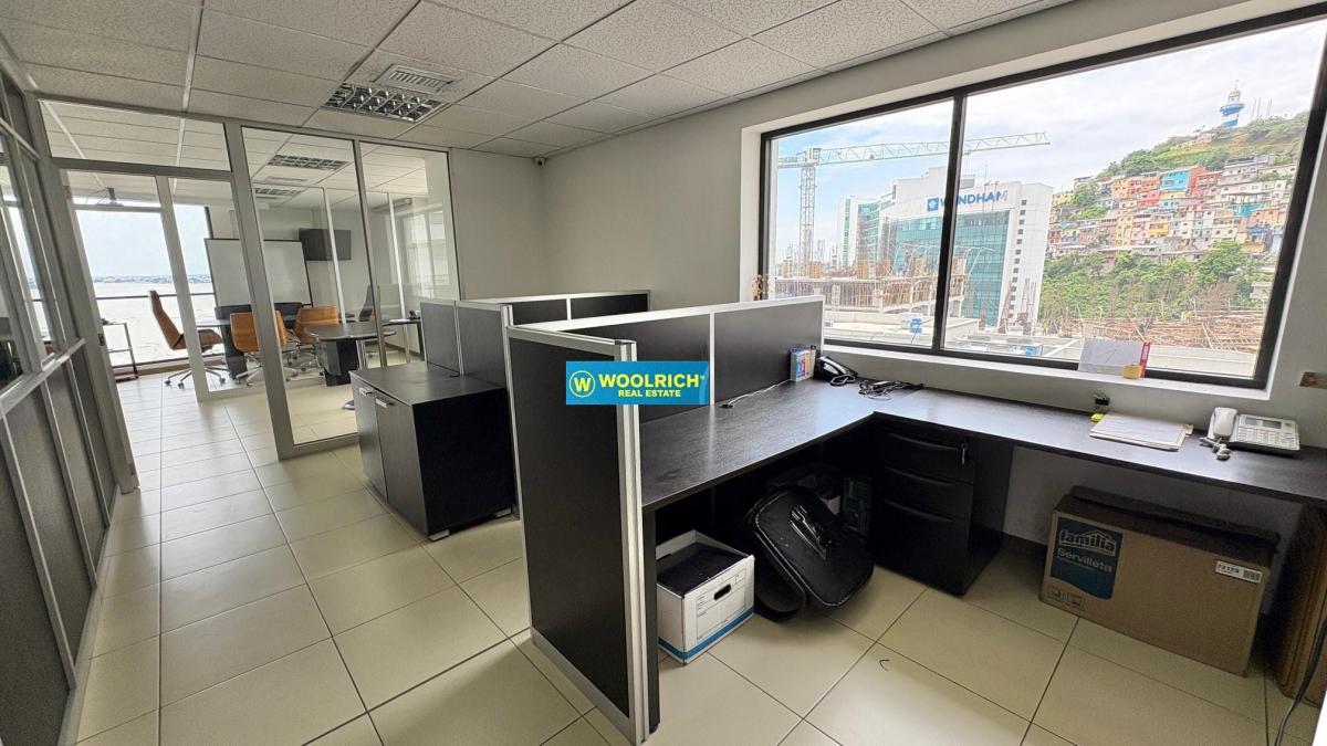 Vendo Oficina Amoblada en Emporium, Vista Al Rio, 115 m², Guayas — imagen 5