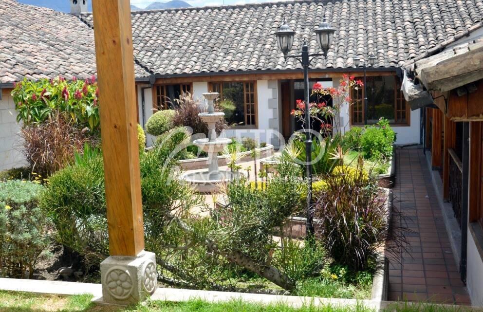 Casa con Salón de Eventos en Venta Atuntaqui, Imbabura — imagen 4