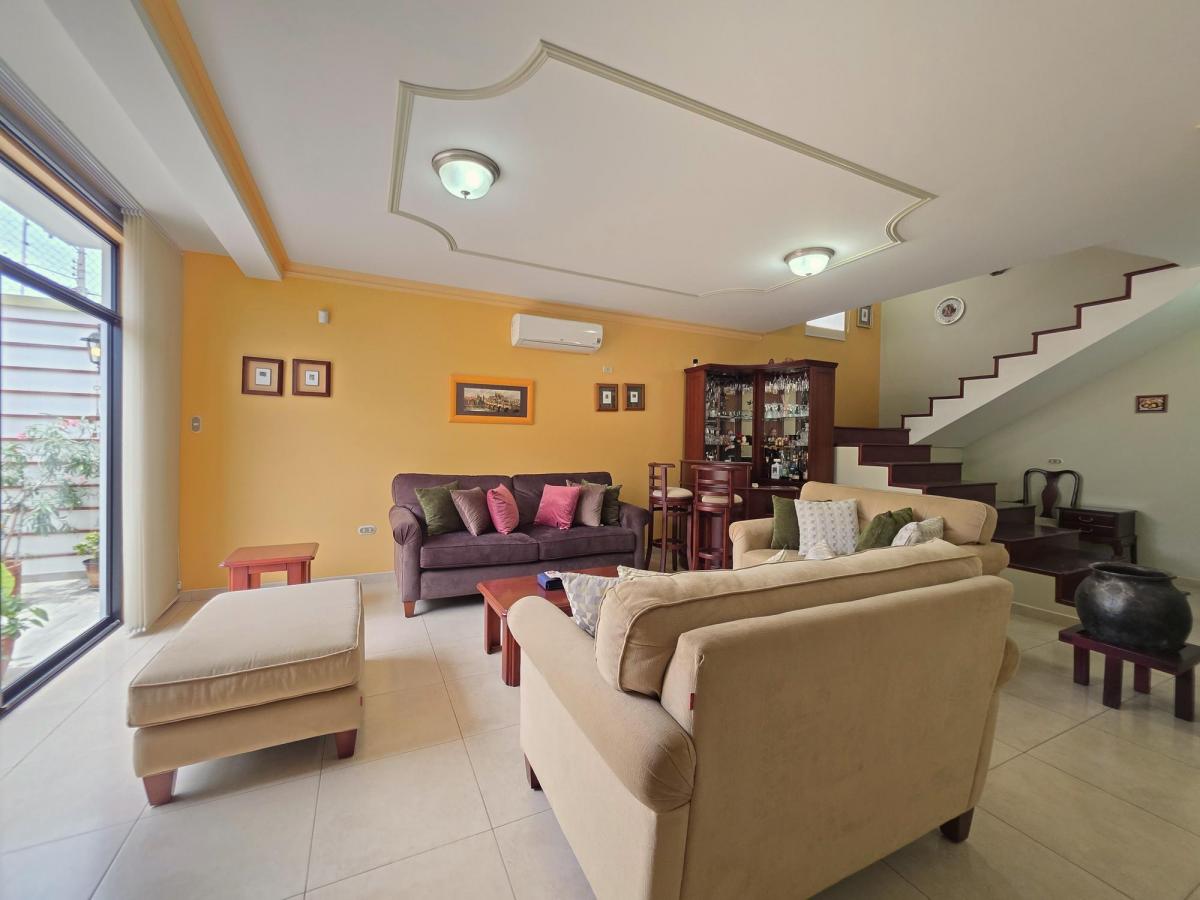 Vendo Casa, Manta 2000, de Cinco Dorm. con Acceso a Terraza, Manabí — imagen 4