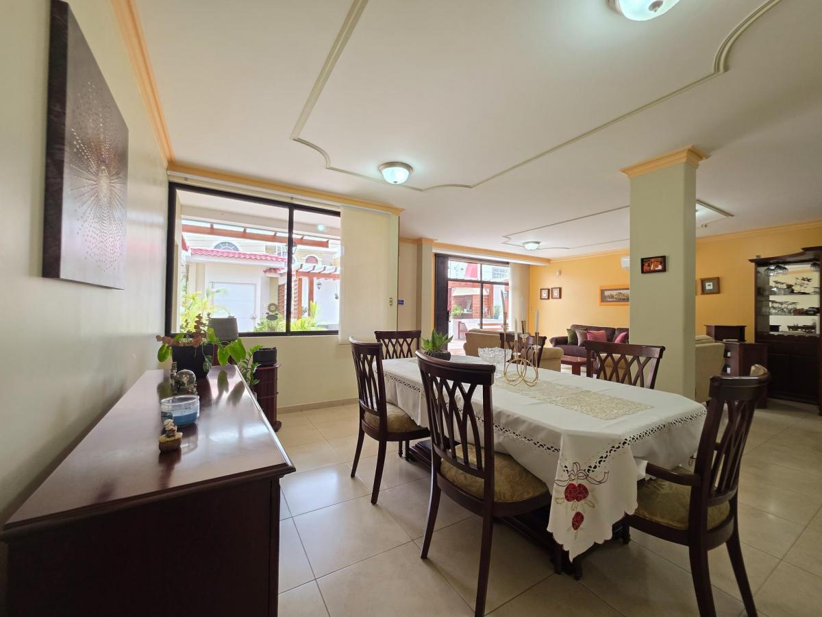 Vendo Casa, Manta 2000, de Cinco Dorm. con Acceso a Terraza, Manabí — imagen 3
