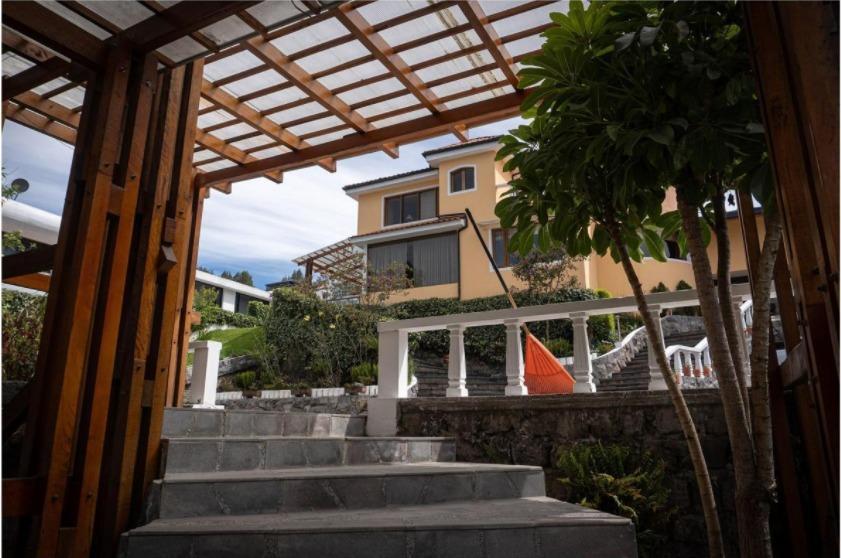 Urb. Campo Alegre, Vendo Hermosa Casa 2500 m² Terr, 1500 m² Const. 5 Dorm.. Piscina, Guardianía — imagen 4