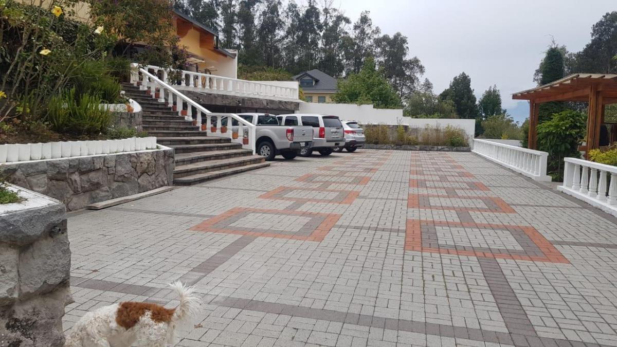 Urb. Campo Alegre, Vendo Hermosa Casa 2500 m² Terr, 1500 m² Const. 5 Dorm.. Piscina, Guardianía — imagen 3