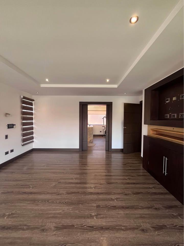 Casa de Venta Dentro de La Ciudadela de Los Ingenieros. 4 Dorm., Azuay — imagen 3