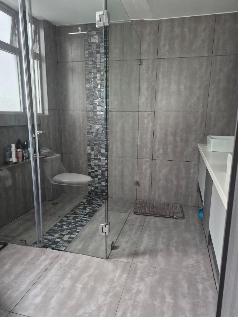 Casa con 3 Dorm. en Venta en Cumbayá, 440 m² de Terreno — imagen 3