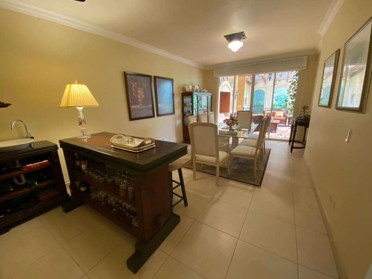 Vendo Lujosa Casa 760 m² Construcción, Terreno 1.295 m², Urb, Alta Seguridad 24h — imagen 3