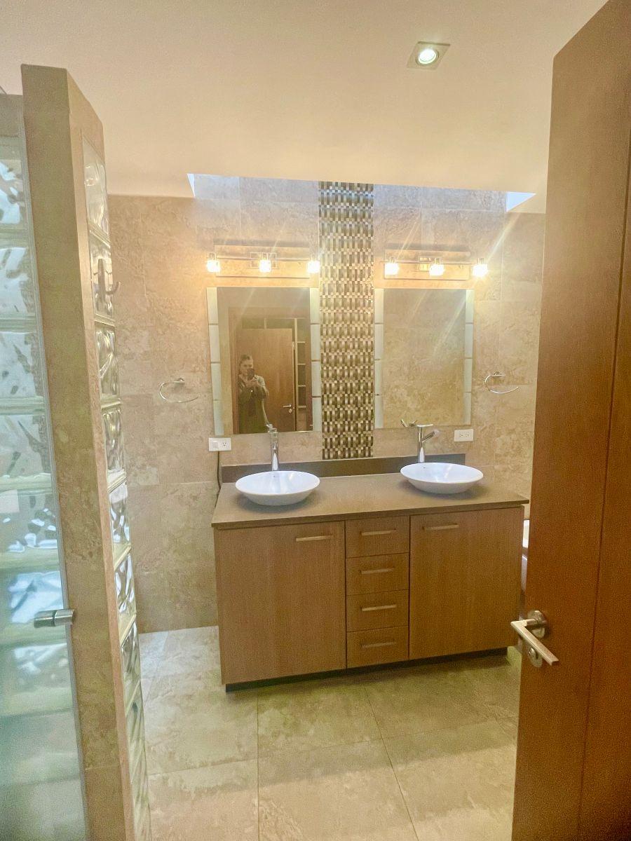 Preciosa Casa Acogedora, Amplia E Ilumcon Excelente Ubicación San Patricio, Diseño Moderno Londoño — imagen 5