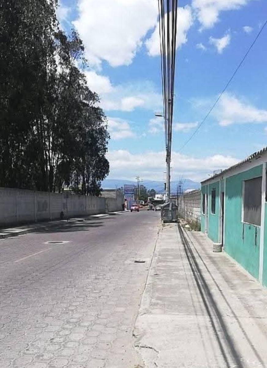 Terreno Comercial Esquinero en Venta, Panamericana Norte - Calderón — imagen 3