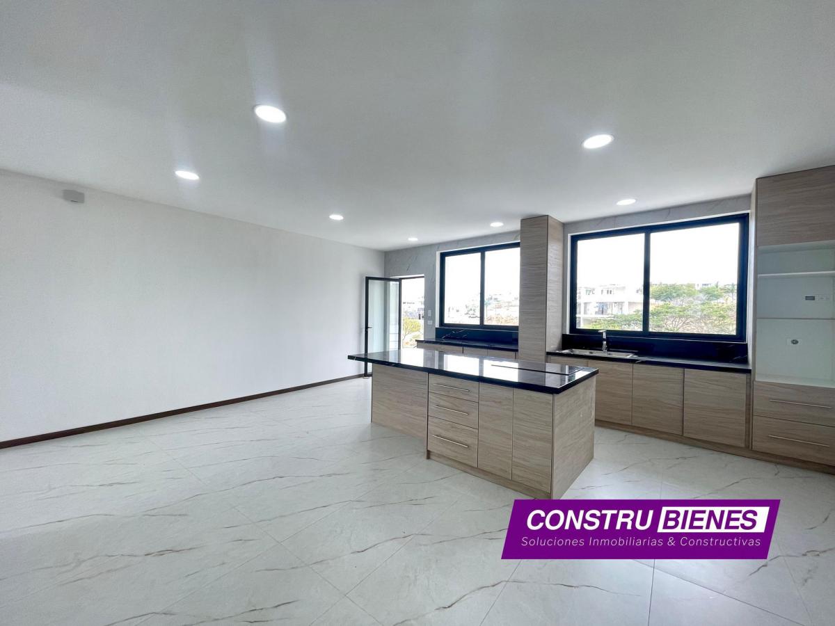 Casa con Piscina en Urbanización Ciudad del Mar, Manta, Manabí — imagen 5