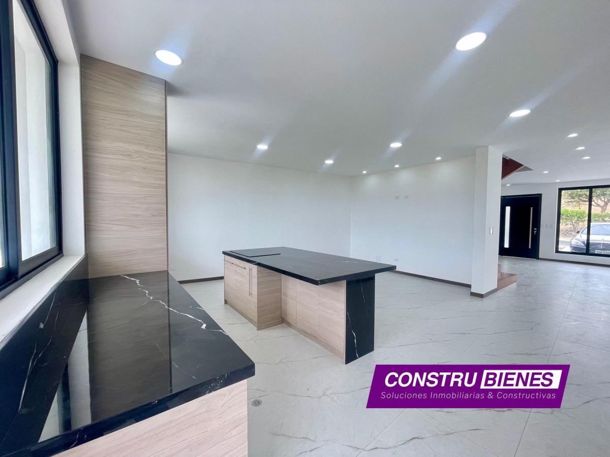 Casa con Piscina en Urbanización Ciudad del Mar, Manta, Manabí — imagen 4