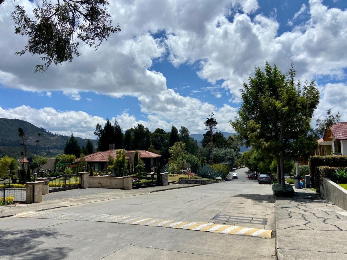 Hermoso Terreno en Venta, Sector Colinas de Challuabamba, Azuay — imagen 4