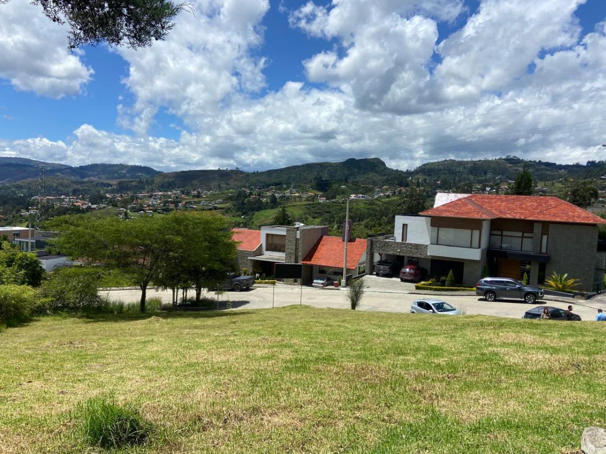 Hermoso Terreno en Venta, Sector Colinas de Challuabamba, Azuay — imagen 3