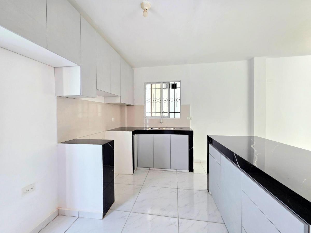 Vendo Casa de 6 Dorm. en Barrio Las Brisas Norte de Manta, Manabí — imagen 3