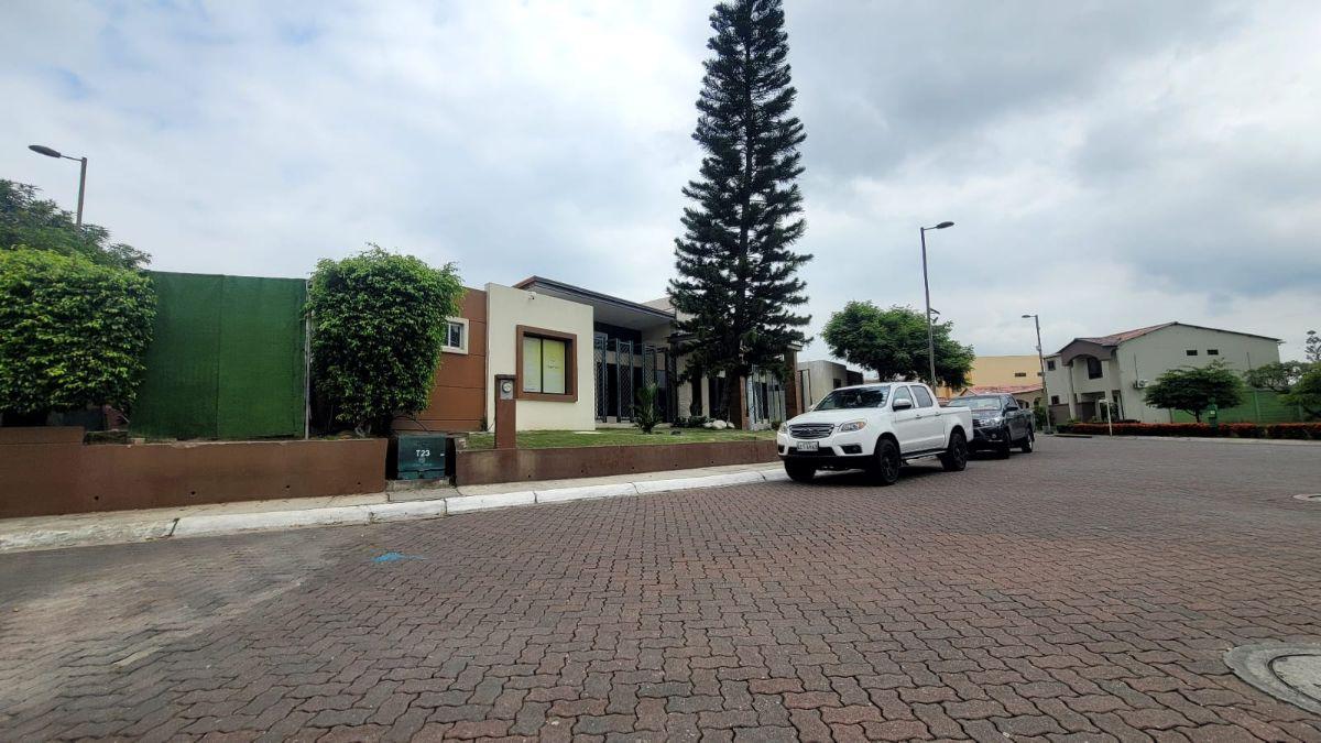En Venta Casa en Villa Club Etapa Kripton - Mae. Recalde, Guayas — imagen 5