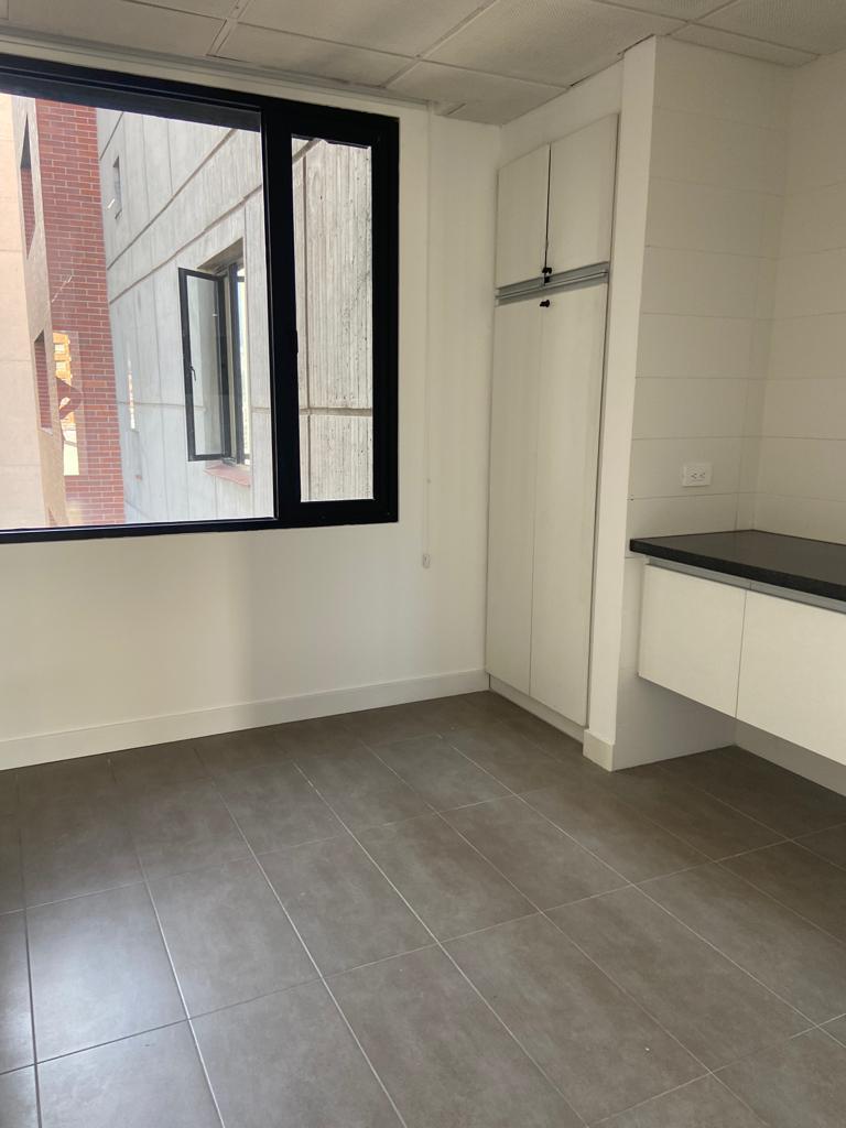 Venta o Arriendo Excelente Oficina Comercial Av 12 de Octubre — imagen 3